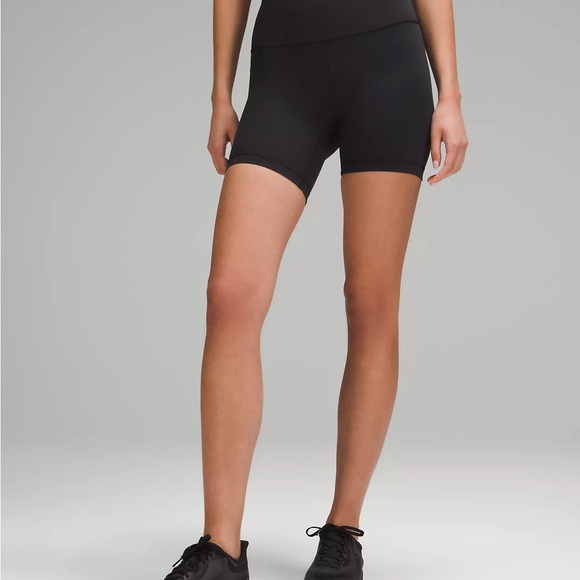 NWT Wunder Train High-Rise Short 6" - Picture 2 of 5